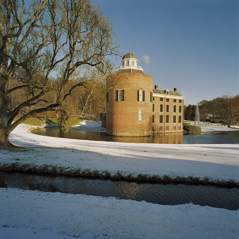 Rozendaal: Achterzijde kasteel, donjon - Rozendaal - 20363889 - RCE
